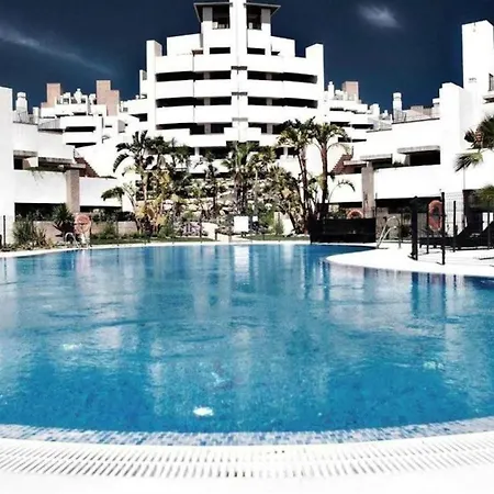 105 - Two-bedroom Beach Daire *