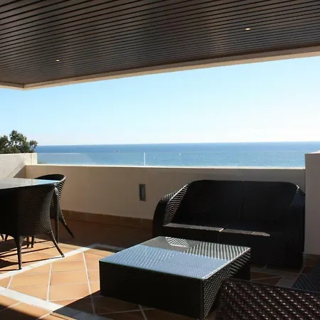 105 - Two-bedroom Beach Daire Estepona