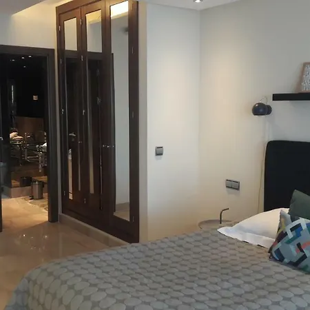 105 - Two-bedroom Beach Daire *