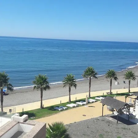 105 - Two-bedroom Beach Daire Estepona